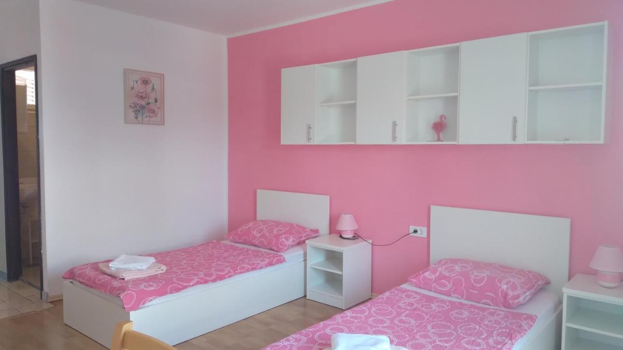 Apartmani "Lorenzo" Novalja Exterior foto