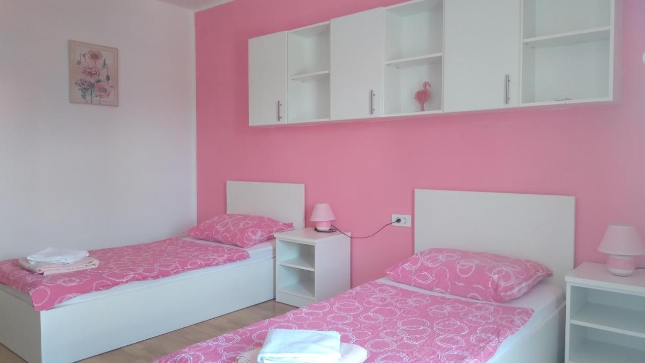 Apartmani "Lorenzo" Novalja Exterior foto