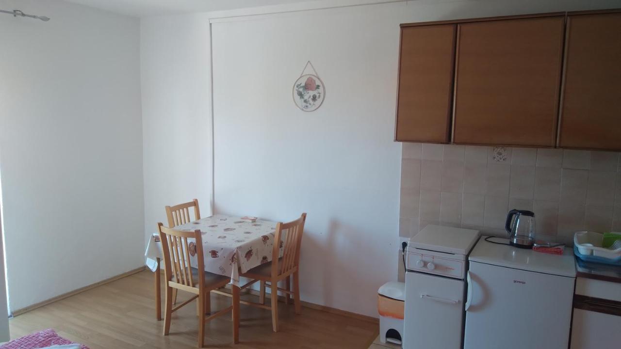 Apartmani "Lorenzo" Novalja Exterior foto