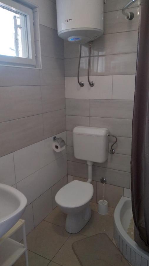 Apartmani "Lorenzo" Novalja Exterior foto