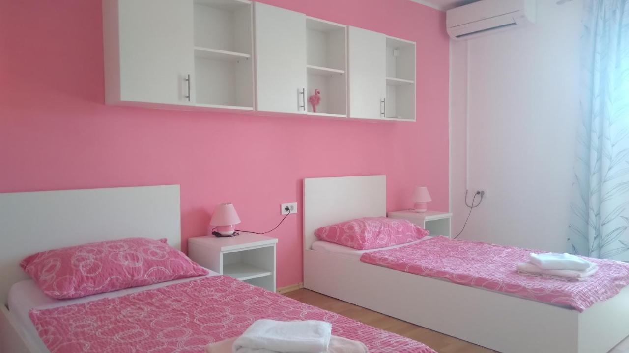Apartmani "Lorenzo" Novalja Exterior foto