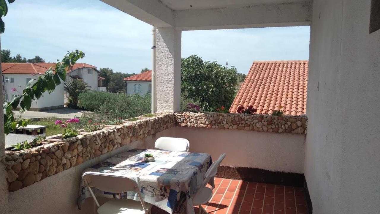 Apartmani "Lorenzo" Novalja Exterior foto