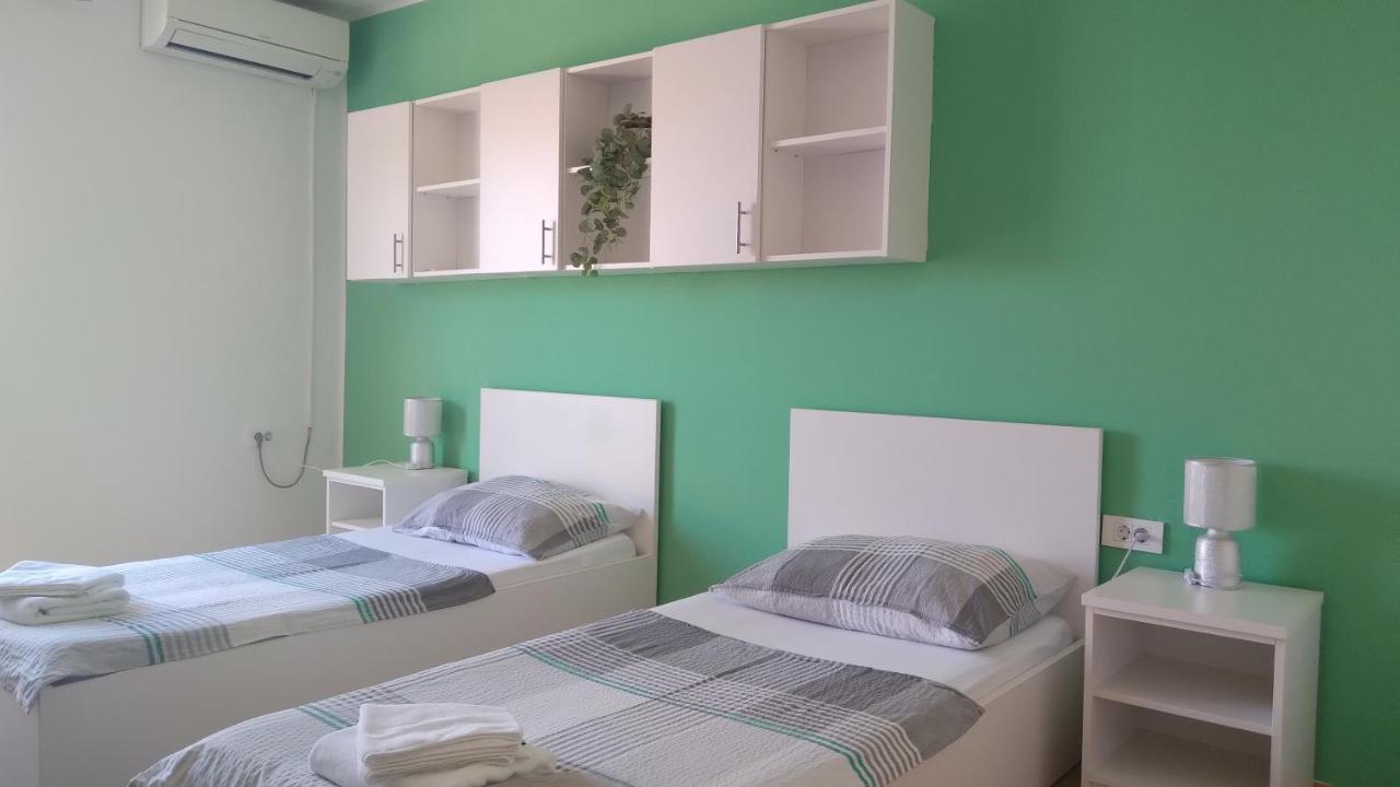 Apartmani "Lorenzo" Novalja Exterior foto