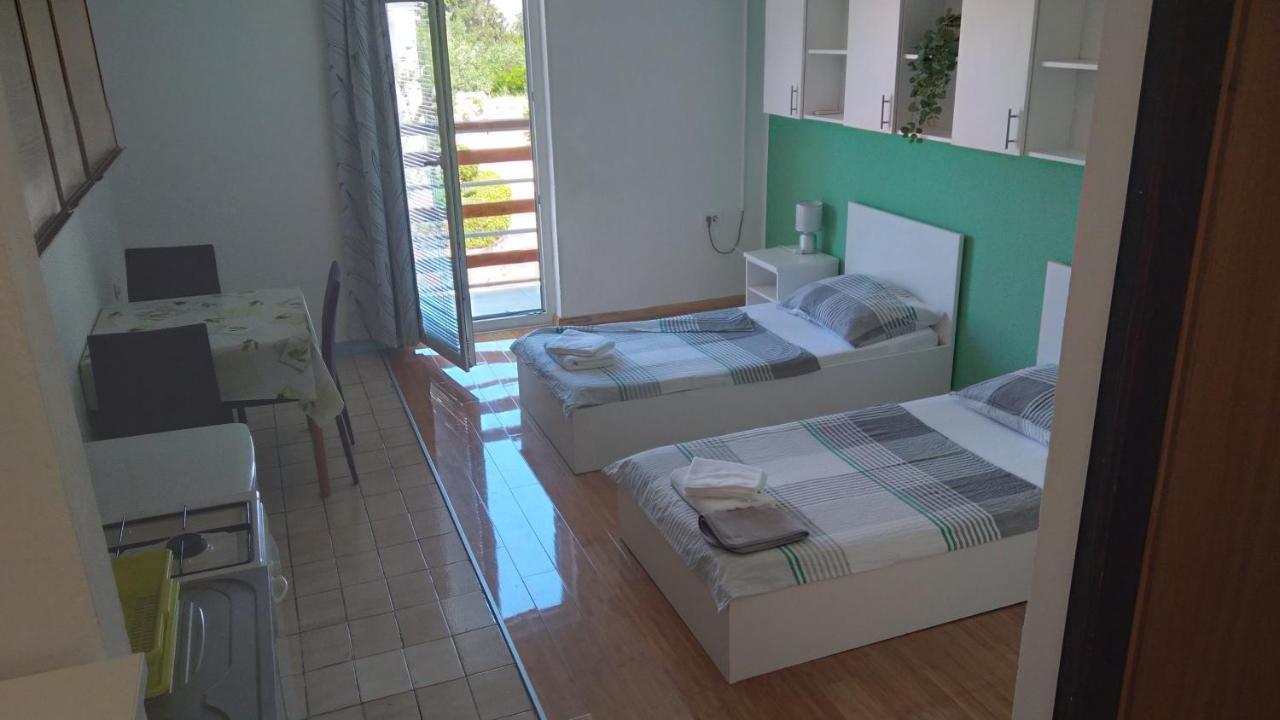 Apartmani "Lorenzo" Novalja Exterior foto