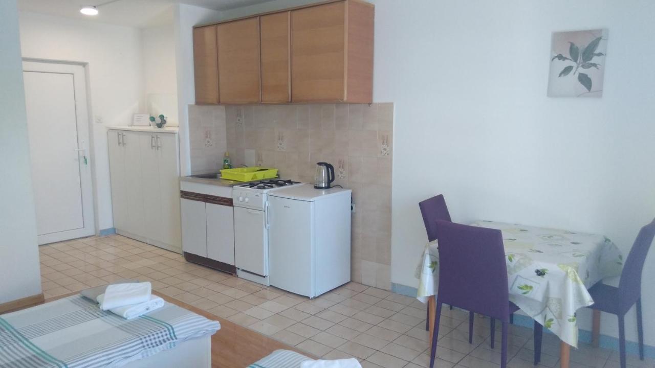 Apartmani "Lorenzo" Novalja Exterior foto