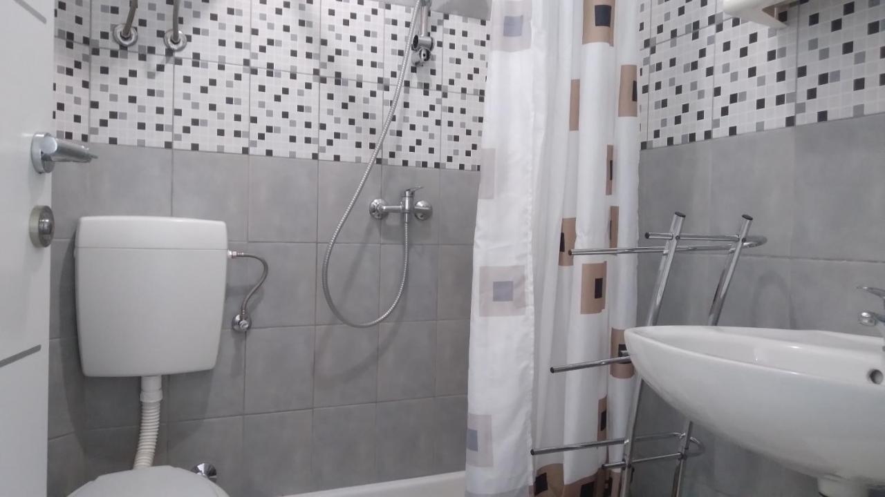 Apartmani "Lorenzo" Novalja Exterior foto