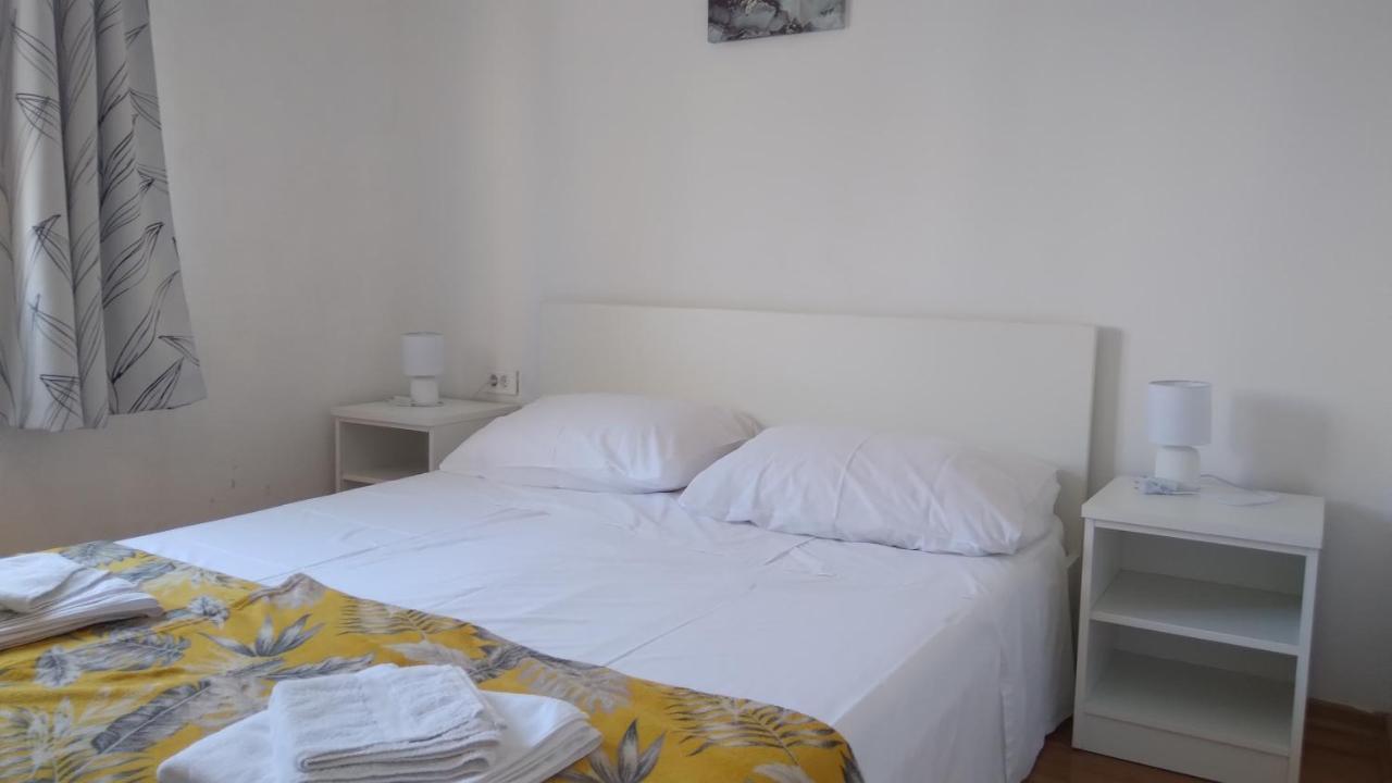 Apartmani "Lorenzo" Novalja Exterior foto
