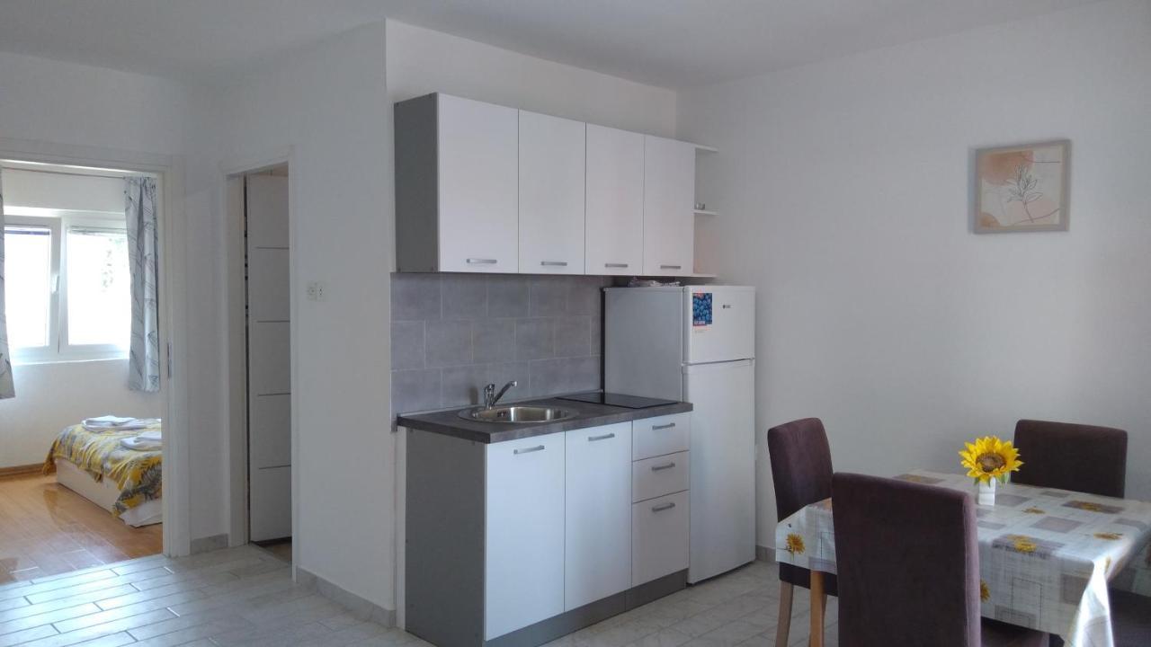 Apartmani "Lorenzo" Novalja Exterior foto